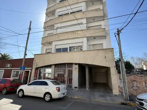 Depto 2 amb en alquiler con balcón y parrilla – Lares de Pilar, centro