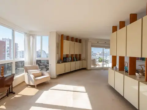 Departamento Amplio 4 ambientes - Piso Alto - Luminoso - Triple cochera