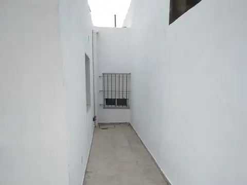 CASA CON PATIO, 4 DORM, 2 BAÑOS, QUINCHO, ZONA ANIBAL DI FRANCIA