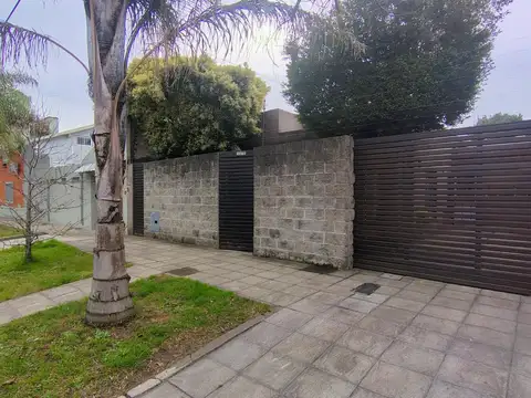 CASA EN IMPECABLE ESTADO MORON