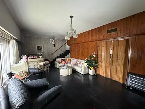 Casa 5 ambientes con 3 baños