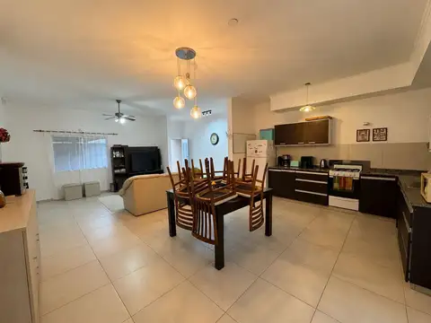 Casa 3 ambientes con 2 baños