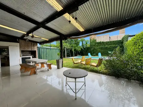 En Venta Casa de Dos Dormitorios con Piscina
