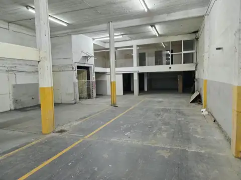 Oficina 5 ambientes con 4 baños
