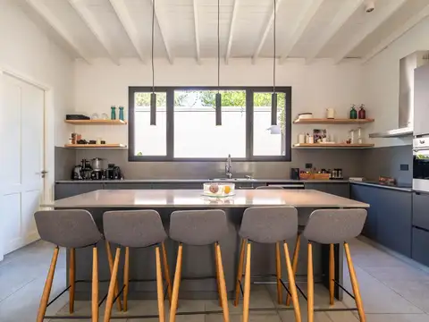 Casa 5 ambientes con 3 baños