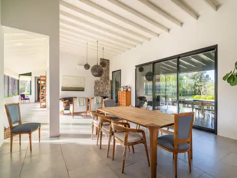 Casa en alquiler temporario sobre lote central de 2.400 m2 en Chacras del ocho, al lado de Pilará