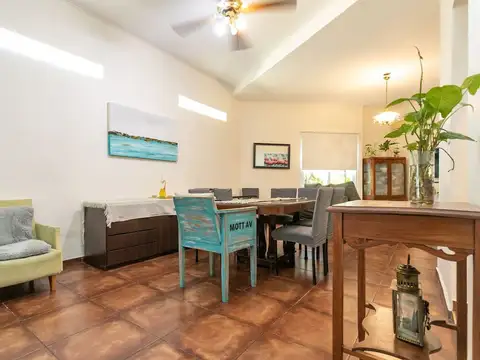 VENTA CASA 3 AMBIENTES CON TRES TERRAZAS Permuta