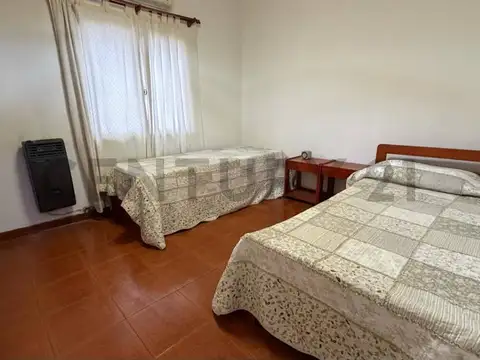 Casa en Venta con 4 cocheras
