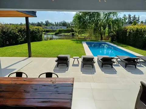 Casa en Venta y Alquiler en La Comarca 4 dormitorios, General Pacheco 100