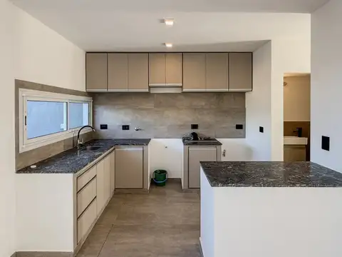 Casa 4 ambientes con 3 baños