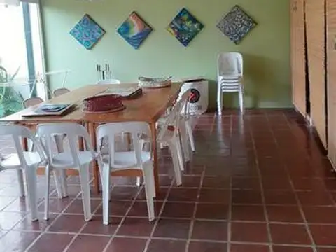 34 Y 97: CASA EN VENTA EN NECOCHEA DE 3 DORMITORIOS