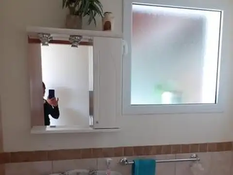 Casa 6 ambientes con 2 baños