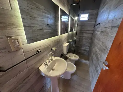 Casa en Alquiler con 2 cocheras