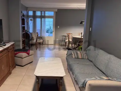 25 de Mayo 100, Piso 0