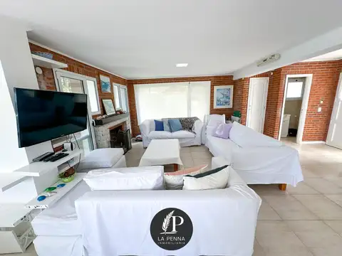 Casa 6 ambientes con 3 baños