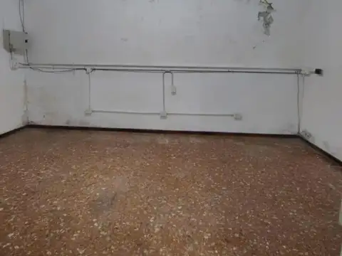 Alquiler de Depósito Comercial en PH al Frente en Colegiales