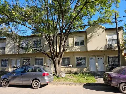 Depto Tipo Casa en Alquiler de 3 ambientes