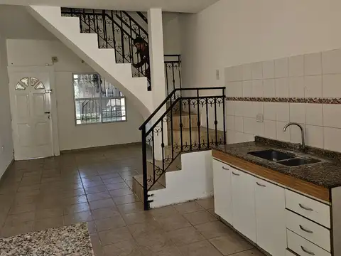 Depto Tipo Casa en Alquiler de 2 dormitorios
