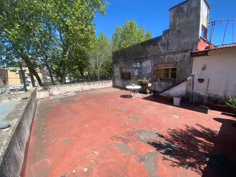 Casa 5 ambientes con 1 baño