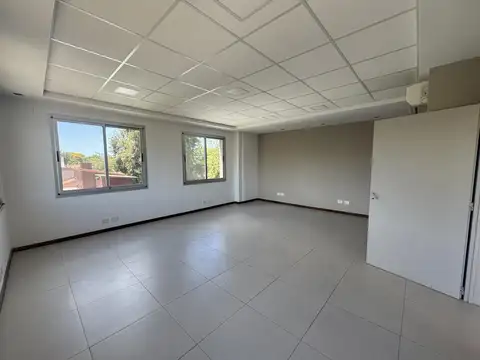 Oficina en Alquiler en Fisherton, $ 700.000