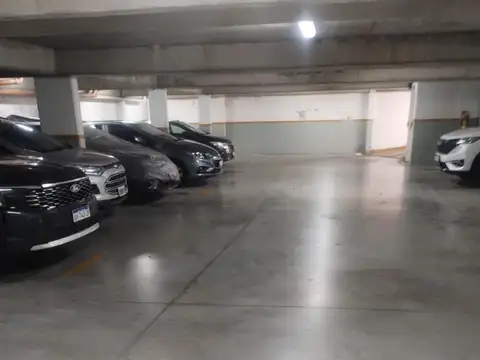 Cochera cubierta en edificio exclusivo para cocheras
