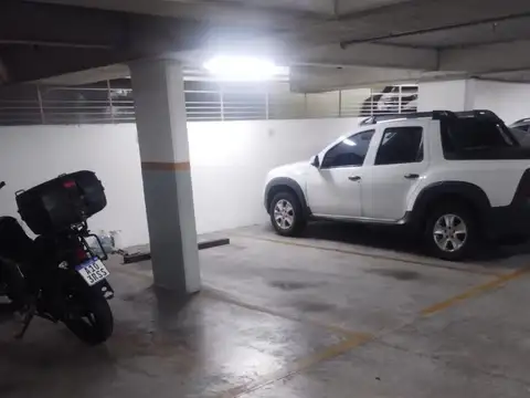 Cochera cubierta en edificio exclusivo para cocheras