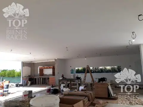 Casa en Venta en El Canton, USD 430.000