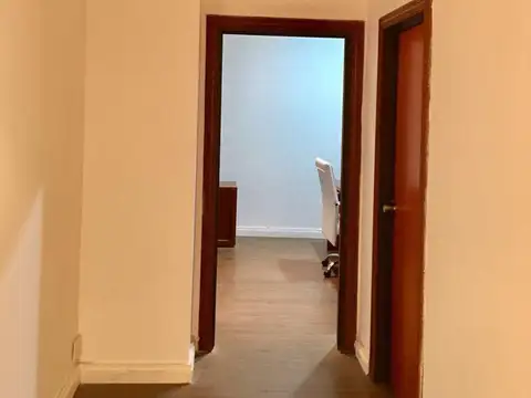 EXCELENTE OPORTUNIDA -VENTA OFICINA  EDIFICIO HISTORICO