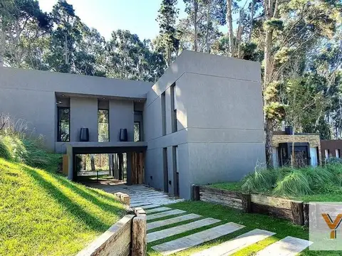 Casa en en venta - 4 Dormitorios 4 Baños - Pinamar