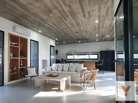 Casa 5 ambientes con 3 baños