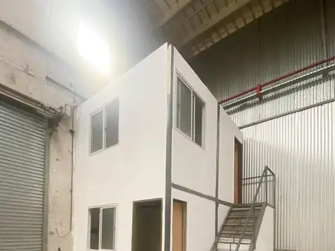 Local 1200 m2 con depósito Autopista acceso oeste