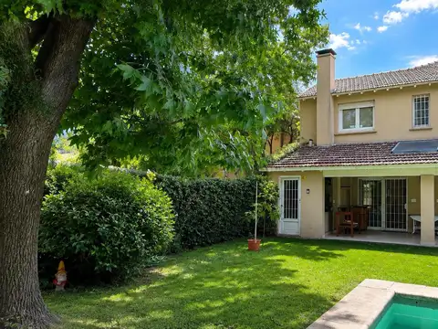 Venta Casa 9 amb en San Isidro Jardín, Pileta, Parrilla, galería, dependencia de serv. Apto Crédito