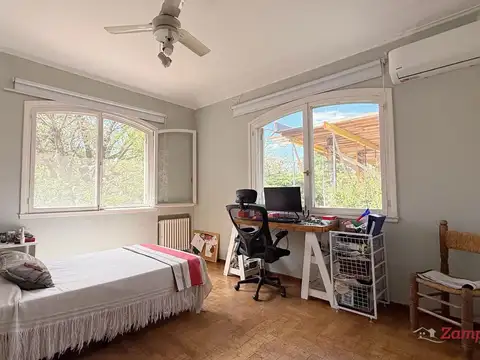 Casa 9 ambientes con 3 baños