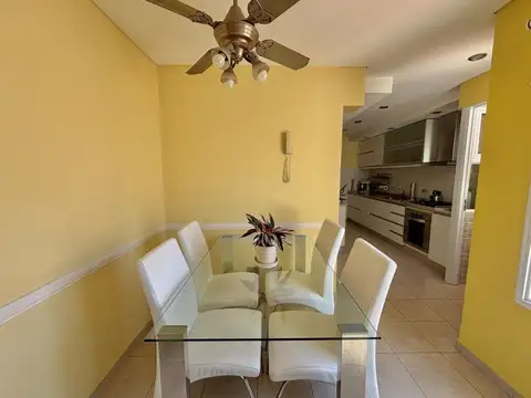 Departamento 4 ambientes con 2 baños