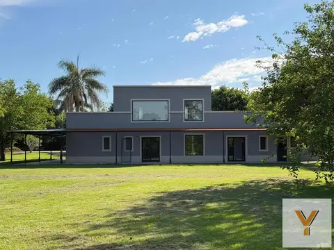 Casa en venta - 3 Dormitorios 4 Baños - Exaltación de la Cruz