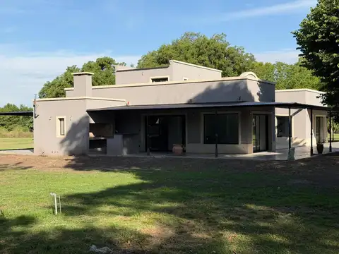Casa 6 ambientes con 3 baños