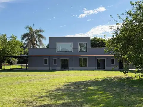 Casa en venta - 3 Dormitorios 4 Baños - Exaltación de la Cruz