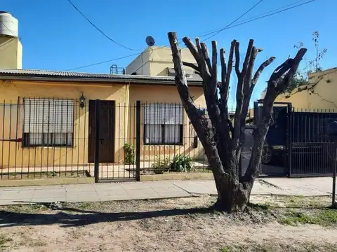 VENTA CASA MULTIFAMILIAR CON RENTA EN TORTUGUITAS