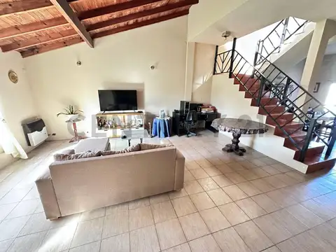 VENTA CASA 2 PISO 4 DORMITORIOS EN VILLA DE MAYO - APTA CRÉDITO