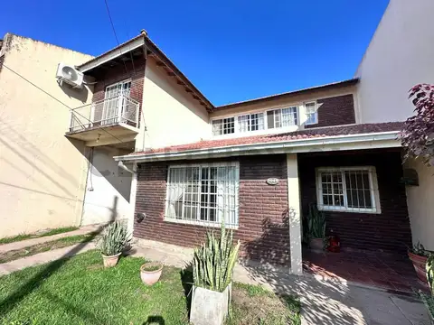 VENTA CASA 4 DORMITORIOS EN VILLA DE MAYO lote de 400M2- APTA CRÉDITO