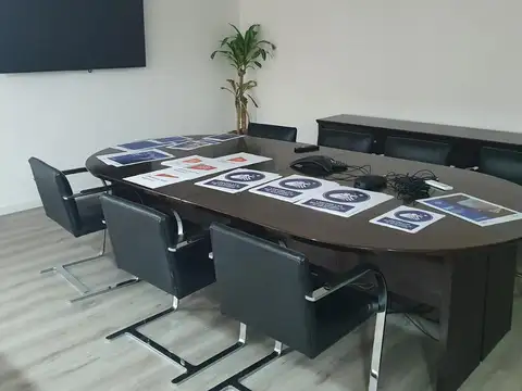 Oficina en Venta con 18 cocheras