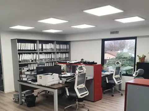 Oficina Monoambiente con 4 baños