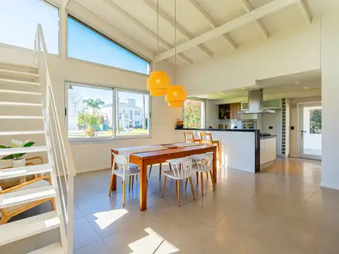 Casa 6 ambientes con 2 baños