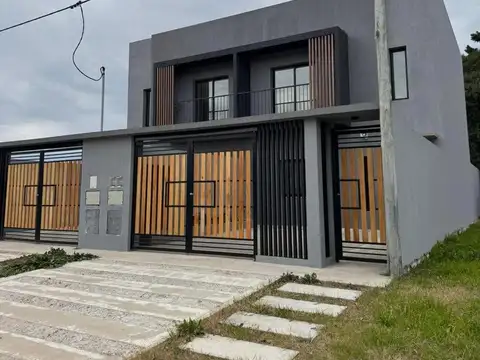 Dúplex a Estrenar de Categoría – 2 Dormitorios Patio Parrilla Cochera  193 e/45 y 46