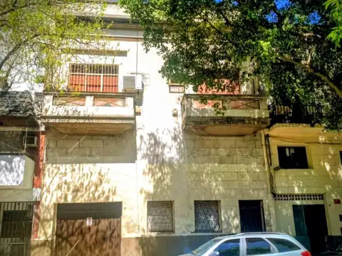 VENTA PH,CON DEPOSITO, GALPON EN CONSTITUCION CABA