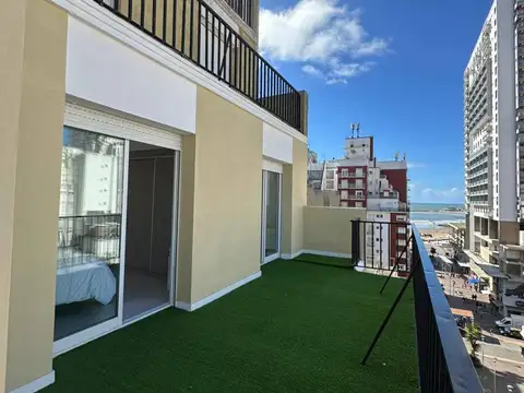 Venta Departamento 4 ambientes con Dependencia y Terraza. Zona Centro