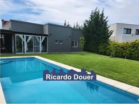 Casa  en venta o alquiler anual , con pileta en El Cantón.