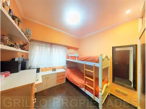 Guardia Nacional 1894. Casa tres ambientes en lote propio. 98m2. Cochera, lavadero y terraza.