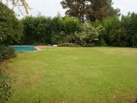 Casa en Venta con 4 cocheras