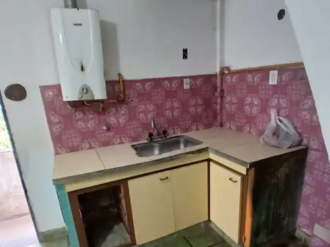 Departamento tipo casa en alquiler en Lanus Este
